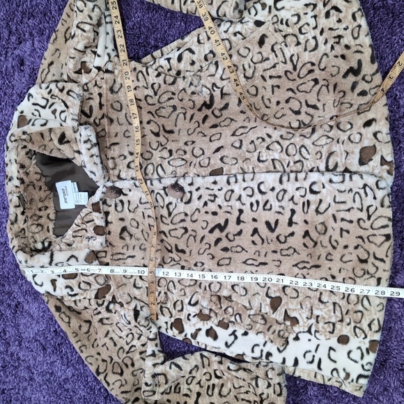 Sisters Outerwear Faux Fur Coat in Large Lined - Picture 5 of 8